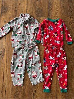 Bundle of toddler holiday pajamas, size 2T / 3T